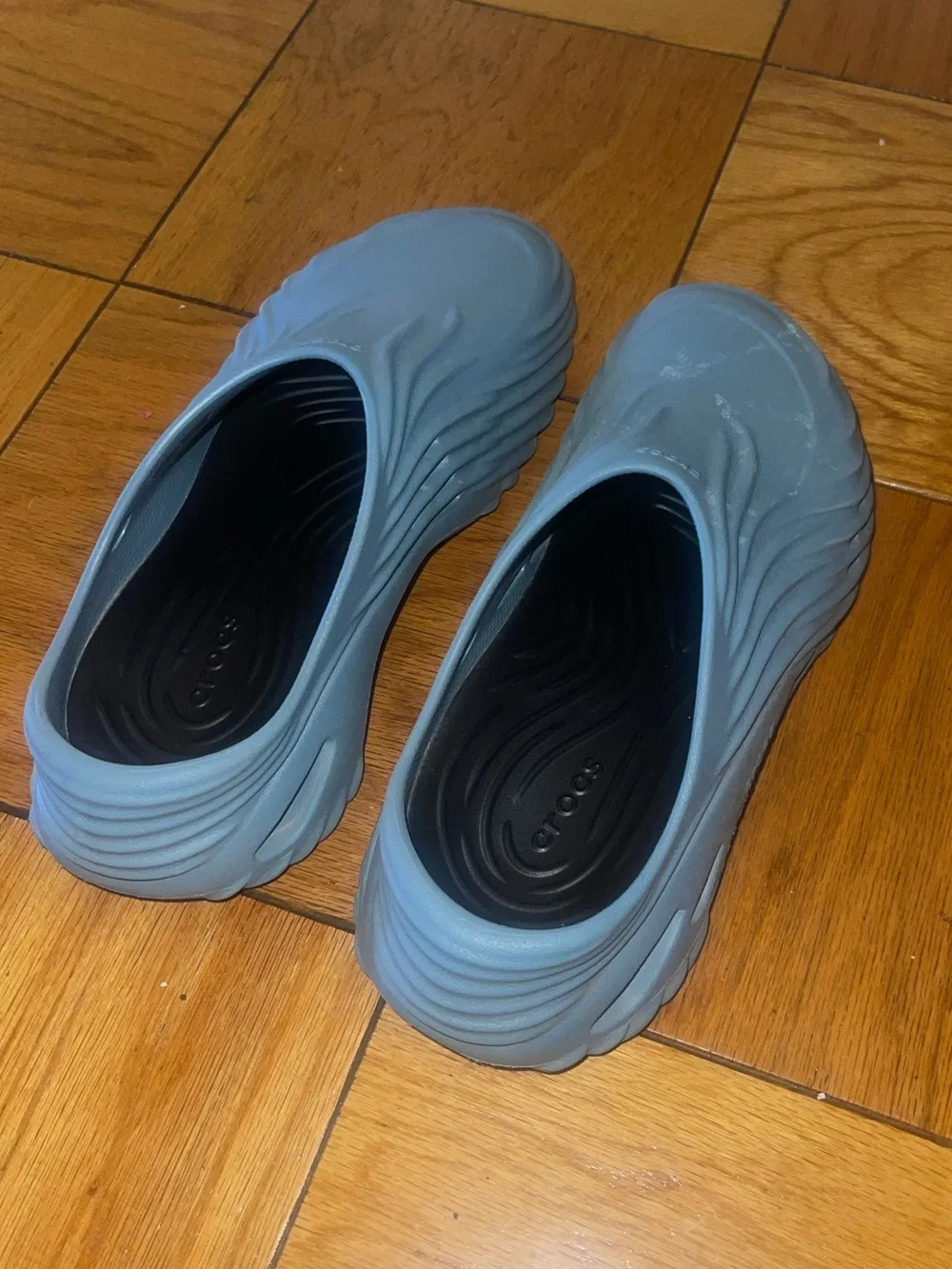CROCS Echo Wave Clogs in Teal size: Men’s 7.5/Women’s 9